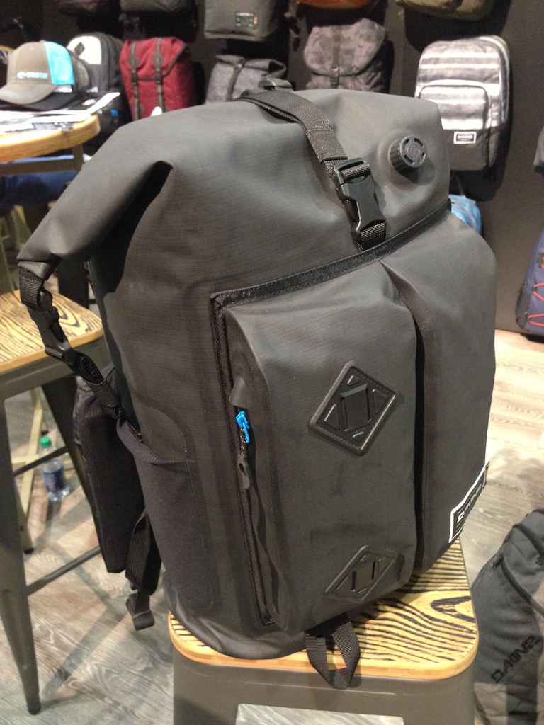 dakine cyclone dry pack