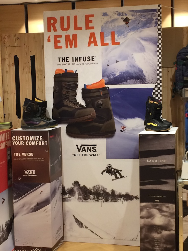 vans-exhibition-dinner-stand-boardsport-source