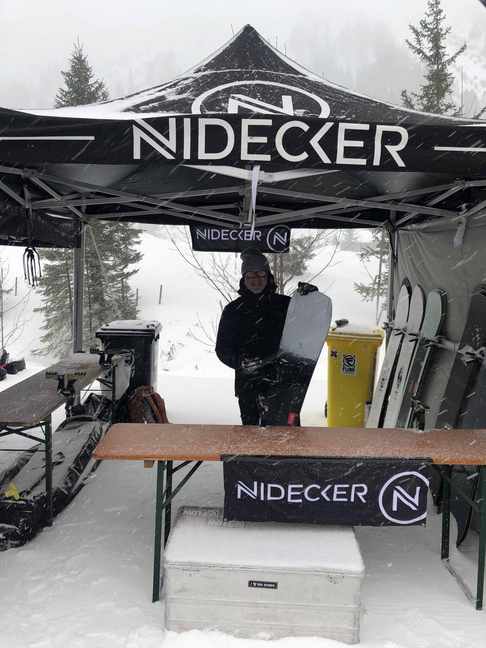 Nidecker stand