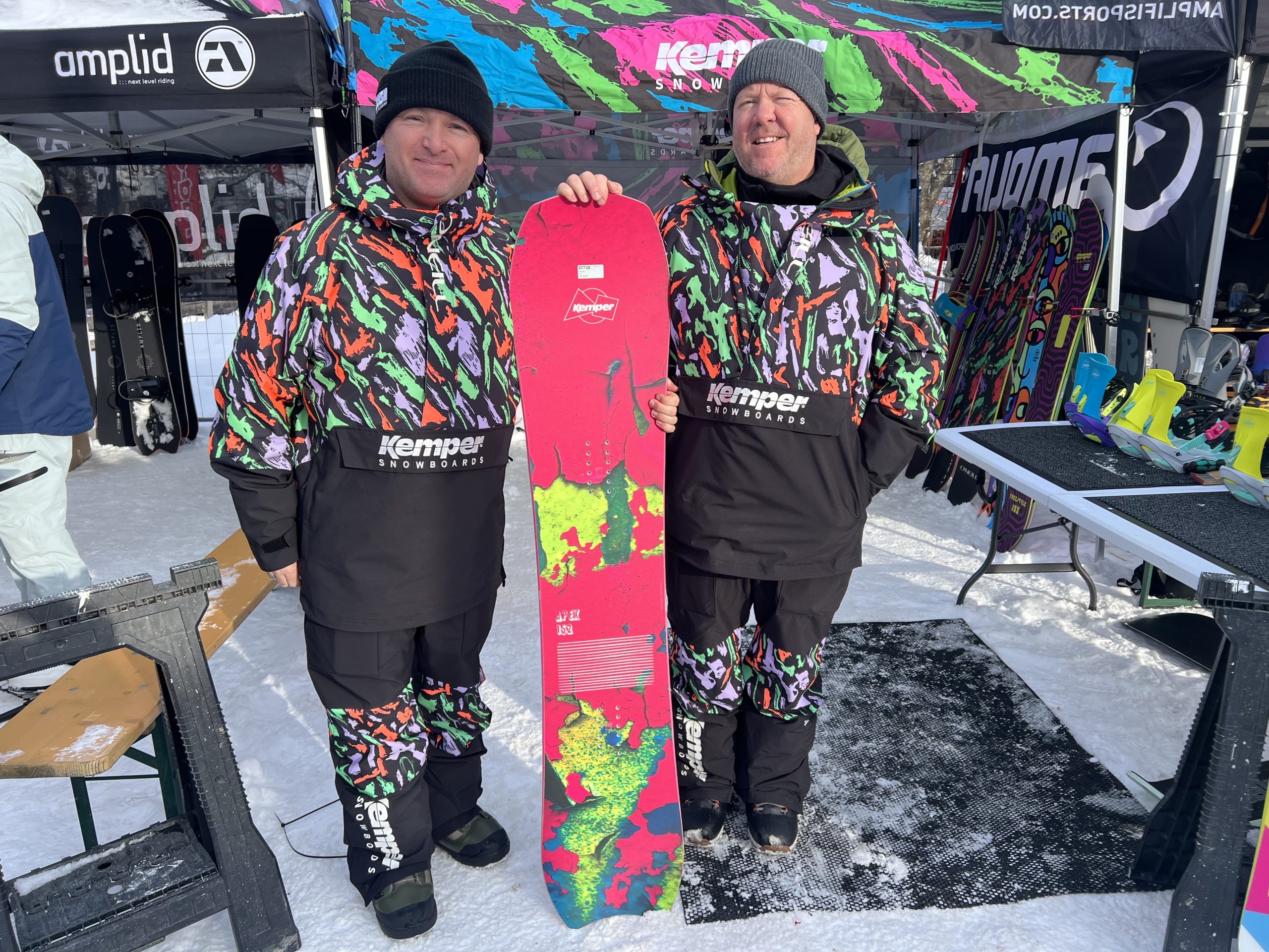 Kemper owner Jib Hunt & Centrano (EU Distro)’s Michael Juhl with the Apex board