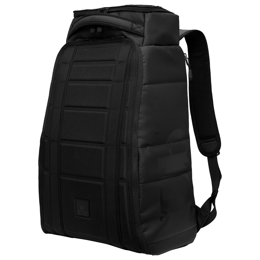 136-2E01_The Strøm 30L Backpack_Black Out_product_lowres_2