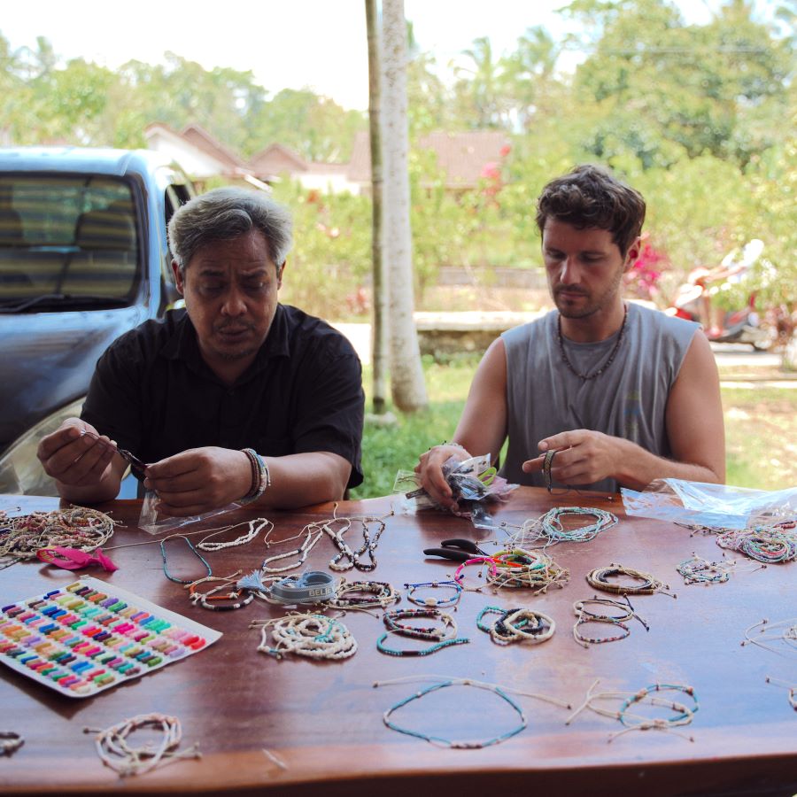Pineapple Island making jewellery