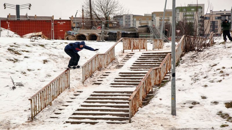 LOUISLABERTRANDE_BS5050_RIDESNOWBOARDS_VILNIUS_BASTIENSTURMA-96-1-800x450